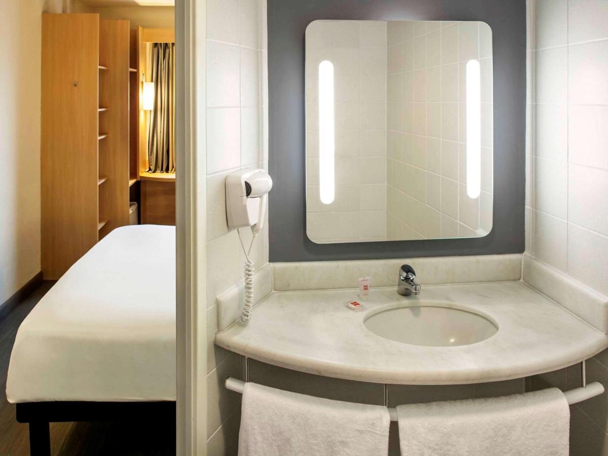 Отель Ibis Макаэ Экстерьер фото